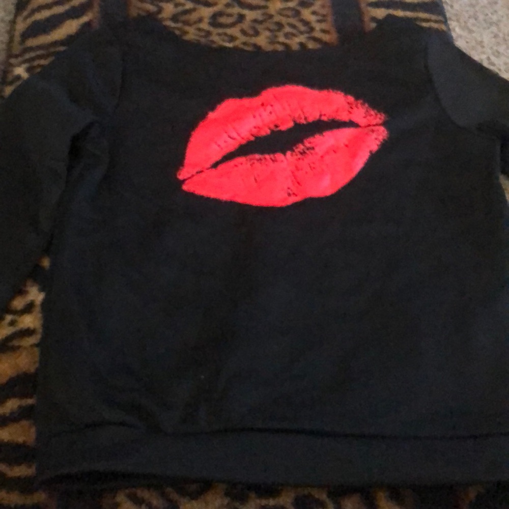 OFF THE SHOULDER BLACK SWEATER WITH BIG KISS